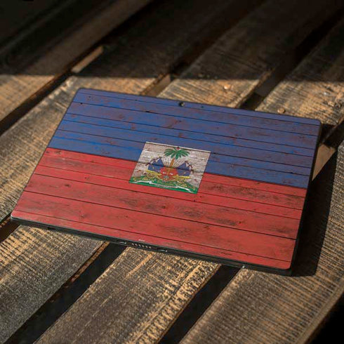 Haiti Flag Dark Wood Surface Pro 7 Skin